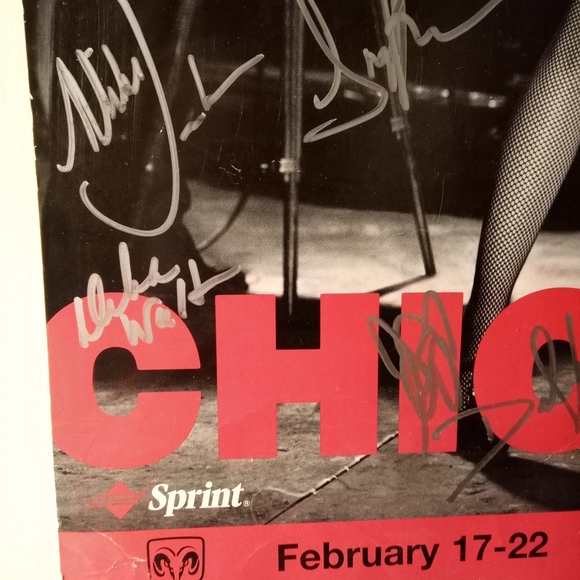 Signed Broadway cast photo Chicago - Picture 4 of 7